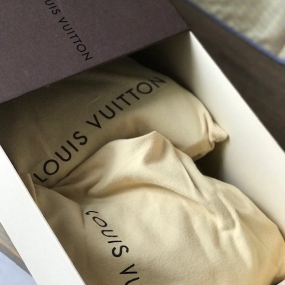 Louis Vuitton: Peep toe patent leather bootie in Black / Noir  (38.5) - Picture 9 of 11